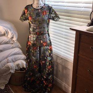 Beautiful LulaRoe embroidery dress.